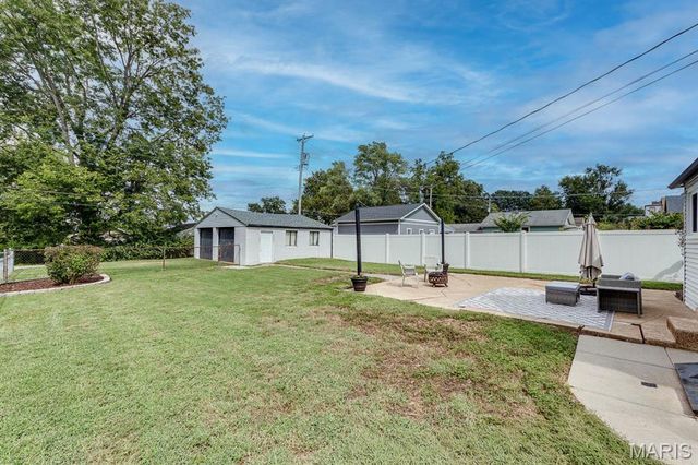 7075 Pernod Avenue, St Louis, MO 63139