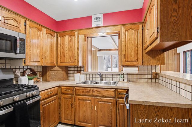 1181 Lake Michigan Drive NW, Grand Rapids, MI 49534