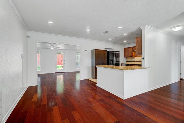 116 Tarpon Avenue, Galveston, TX 77550