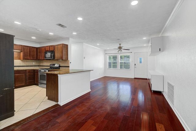 116 Tarpon Avenue, Galveston, TX 77550