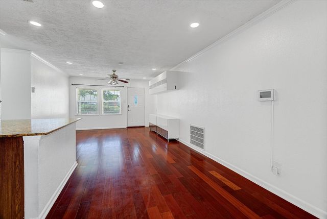 116 Tarpon Avenue, Galveston, TX 77550