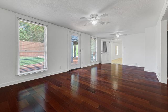 116 Tarpon Avenue, Galveston, TX 77550