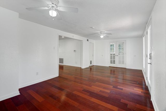 116 Tarpon Avenue, Galveston, TX 77550