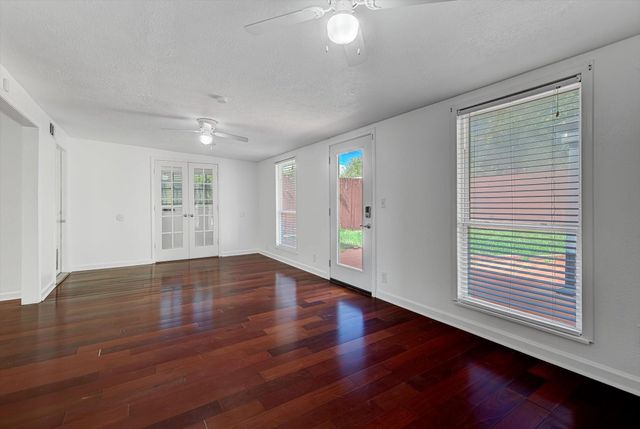 116 Tarpon Avenue, Galveston, TX 77550