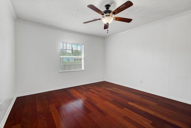 116 Tarpon Avenue, Galveston, TX 77550