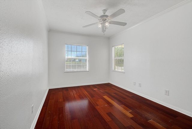 116 Tarpon Avenue, Galveston, TX 77550