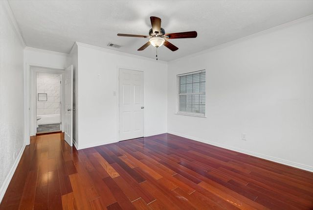 116 Tarpon Avenue, Galveston, TX 77550