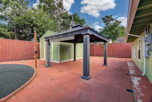 116 Tarpon Avenue, Galveston, TX 77550