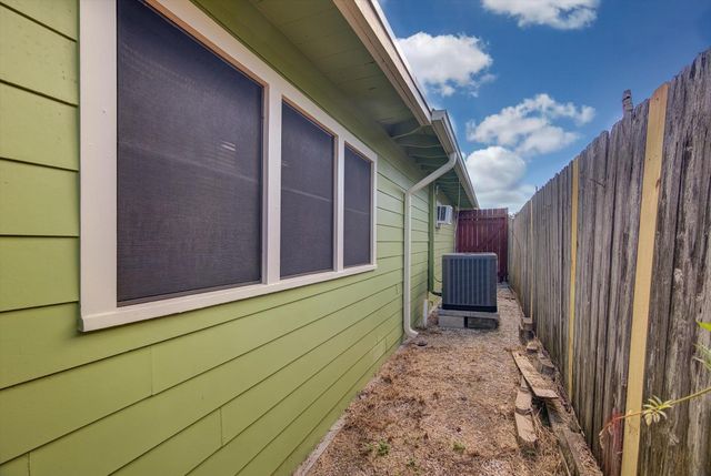 116 Tarpon Avenue, Galveston, TX 77550