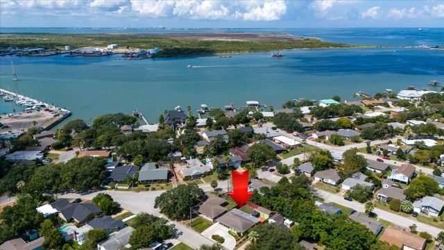 116 Tarpon Avenue, Galveston, TX 77550