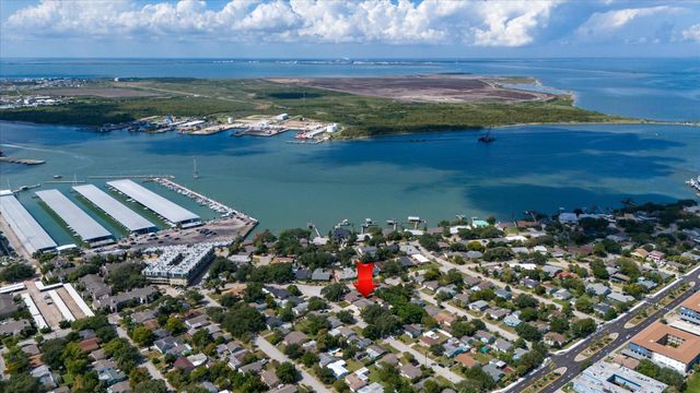116 Tarpon Avenue, Galveston, TX 77550