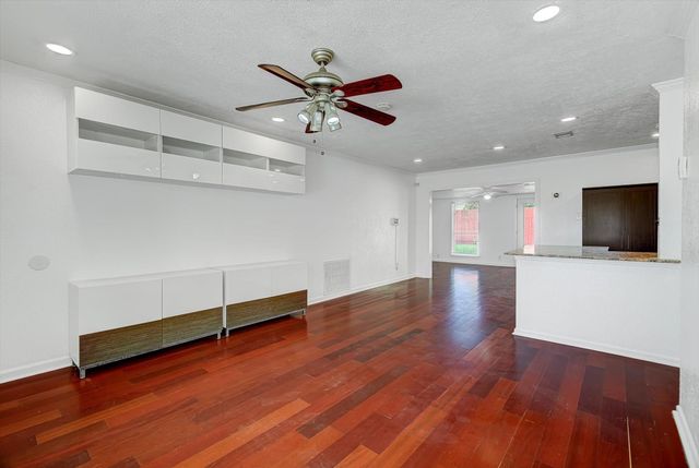 116 Tarpon Avenue, Galveston, TX 77550