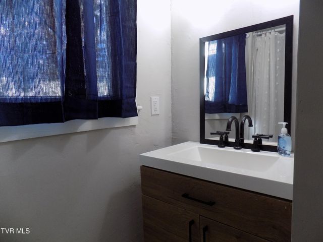 1200 East McKinney Avenue, Rogersville, TN 37857