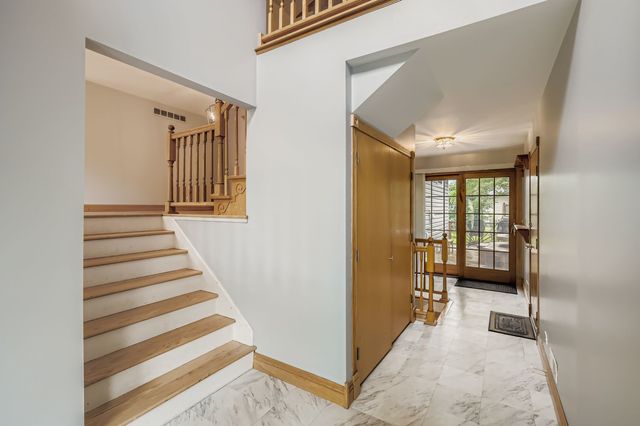 5904 Elm Street, Lisle, IL 60532