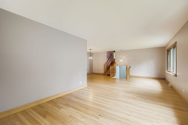 5904 Elm Street, Lisle, IL 60532