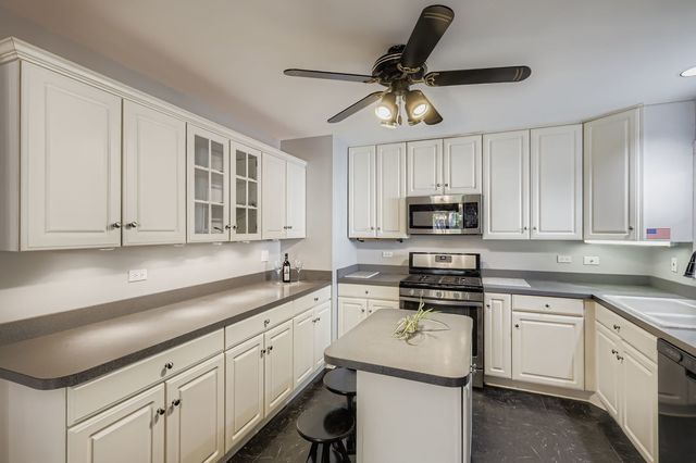 5904 Elm Street, Lisle, IL 60532