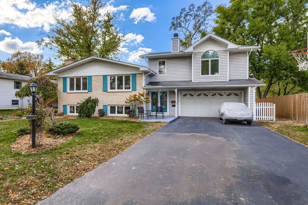 5904 Elm Street, Lisle, IL 60532