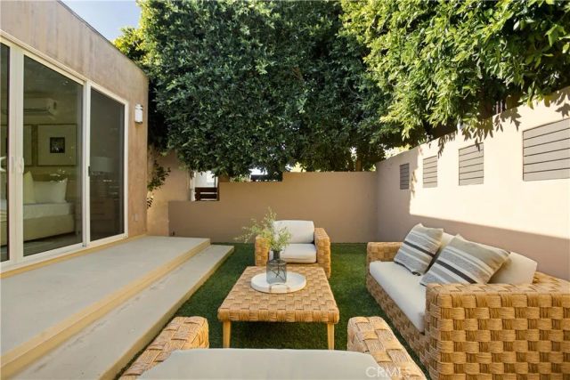 928 Quivera Street, Laguna Beach, CA 92651