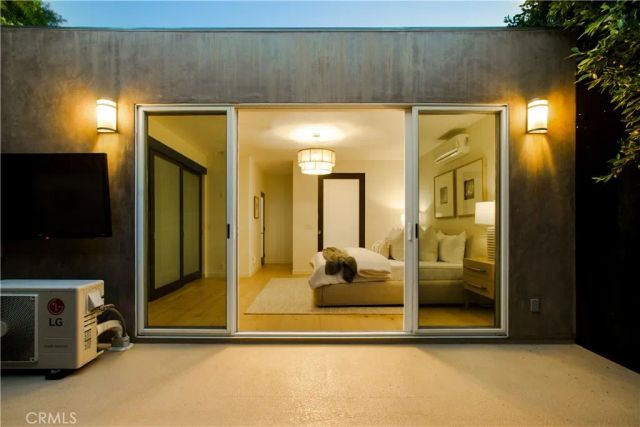 928 Quivera Street, Laguna Beach, CA 92651
