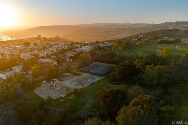 928 Quivera Street, Laguna Beach, CA 92651