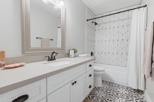 2926 W LAMAR Road, Phoenix, AZ 85017