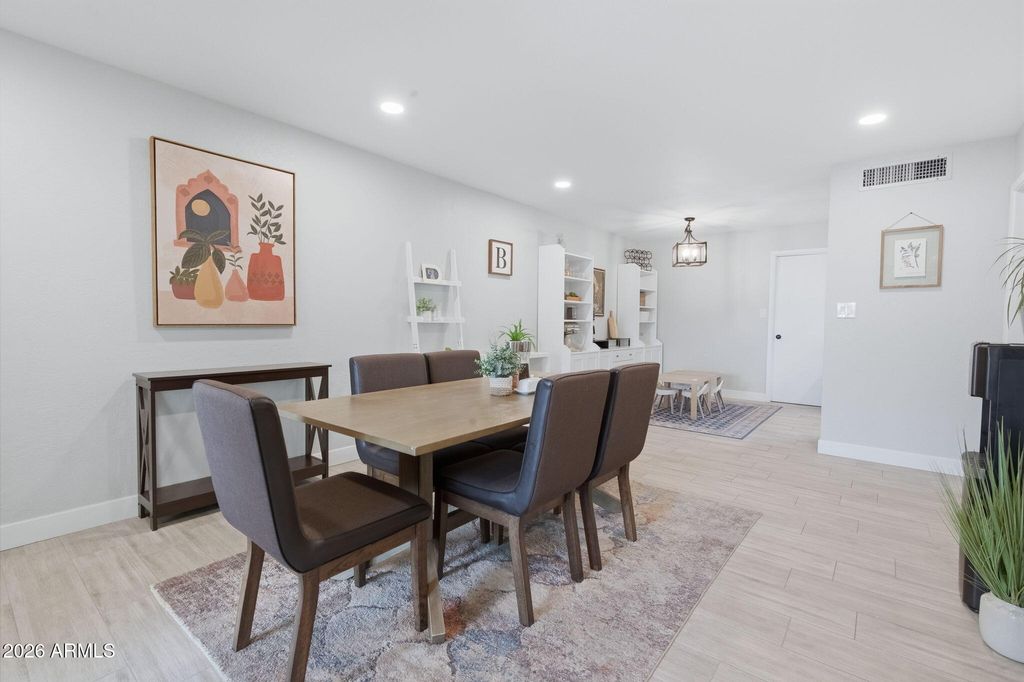 2926 W LAMAR Road, Phoenix, AZ 85017