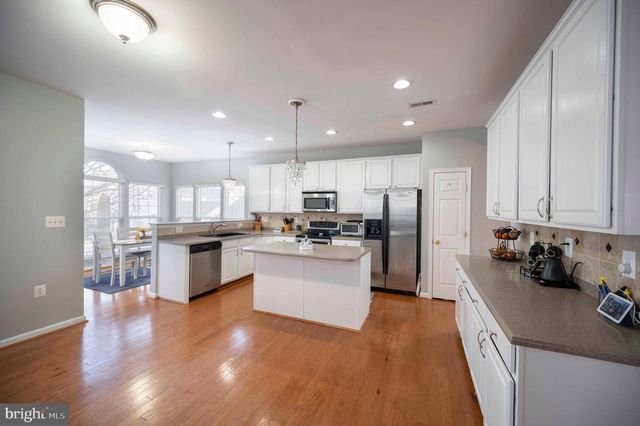 424 PROSPECT HILL BLVD, Charles Town, WV 25414