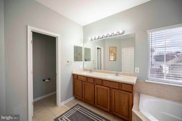 424 PROSPECT HILL BLVD, Charles Town, WV 25414