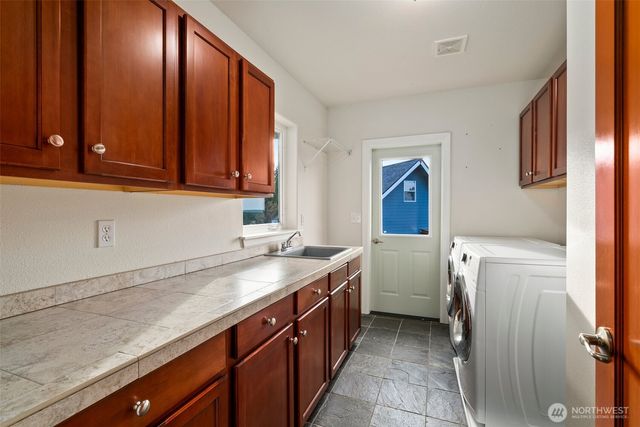 44010 14th Avenue E, Eatonville, WA 98328