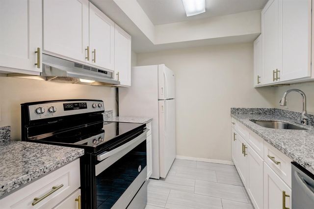 4645 Wild Indigo Street 373, Houston, TX 77027