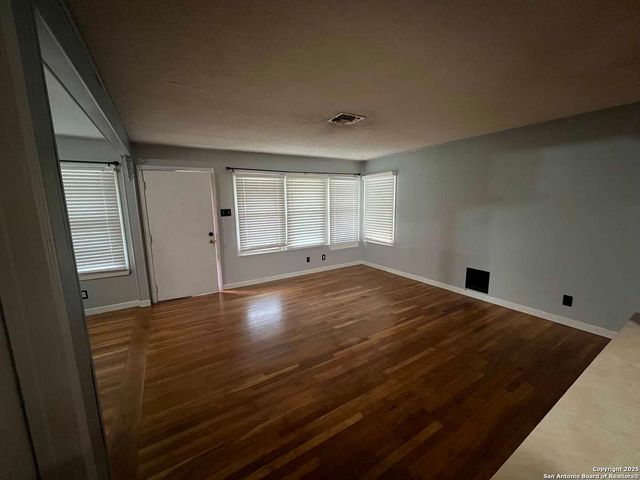 1012 E Walnut, Seguin, TX 78155