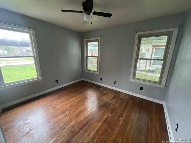 1012 E Walnut, Seguin, TX 78155