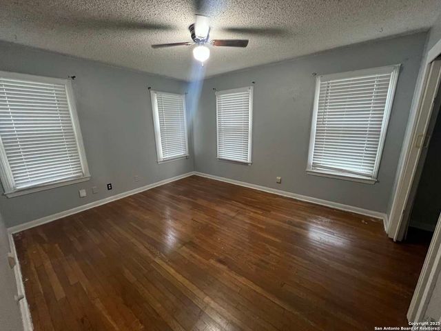 1012 E Walnut, Seguin, TX 78155