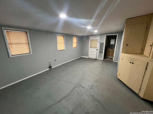 1012 E Walnut, Seguin, TX 78155