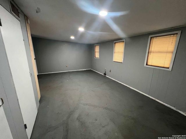 1012 E Walnut, Seguin, TX 78155