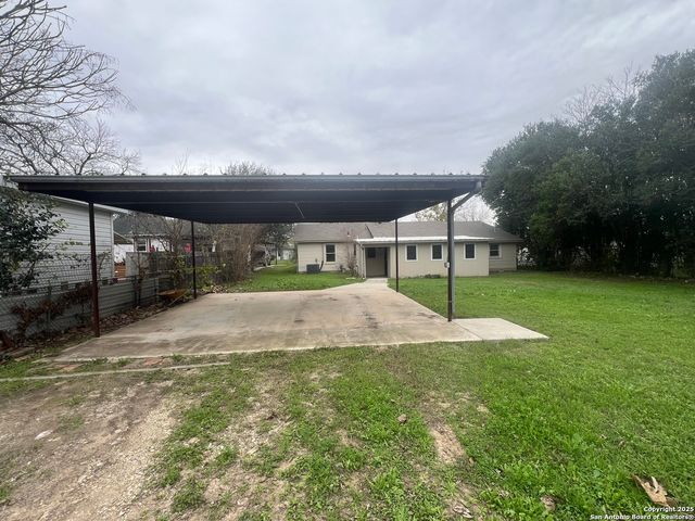 1012 E Walnut, Seguin, TX 78155