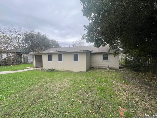 1012 E Walnut, Seguin, TX 78155