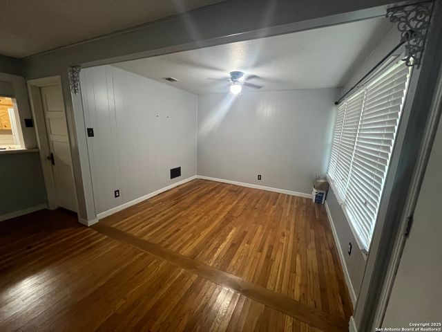 1012 E Walnut, Seguin, TX 78155