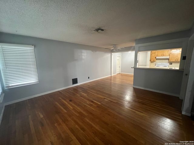 1012 E Walnut, Seguin, TX 78155