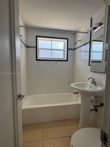 605 77th St, Miami Beach, FL 33141