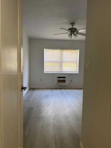 605 77th St, Miami Beach, FL 33141