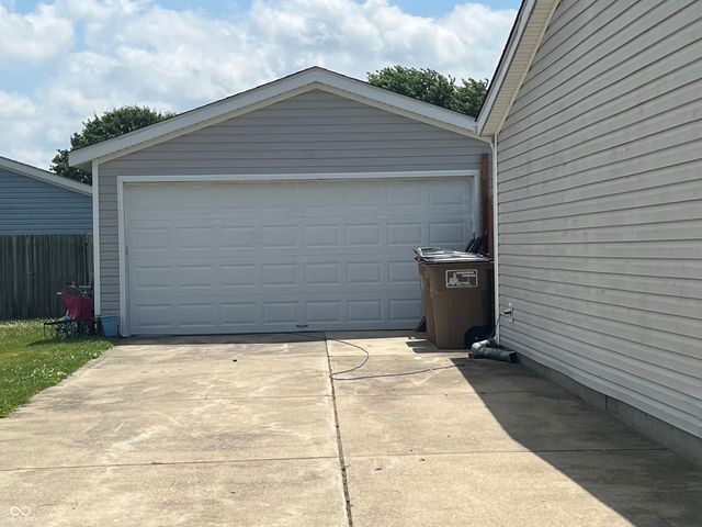4643 Breckenridge Drive, Columbus, IN 47203