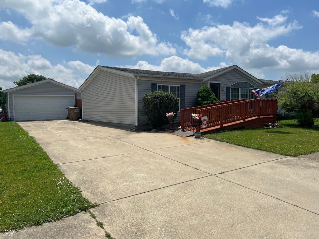 4643 Breckenridge Drive, Columbus, IN 47203
