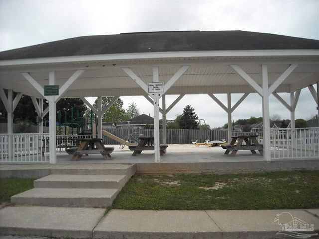 3086 Flintlock Dr, Pensacola, FL 32526