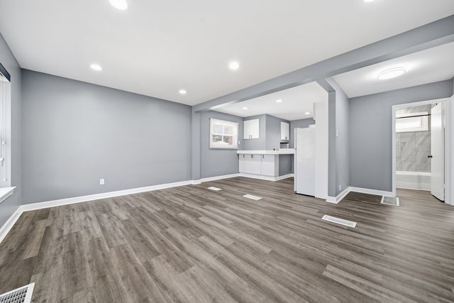 17617 Burnham Avenue, Lansing, IL 60438