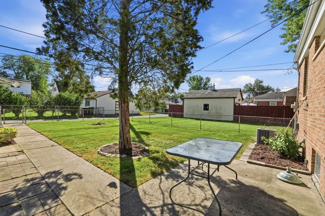 17617 Burnham Avenue, Lansing, IL 60438