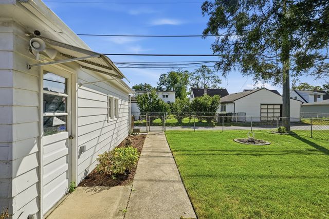 17617 Burnham Avenue, Lansing, IL 60438