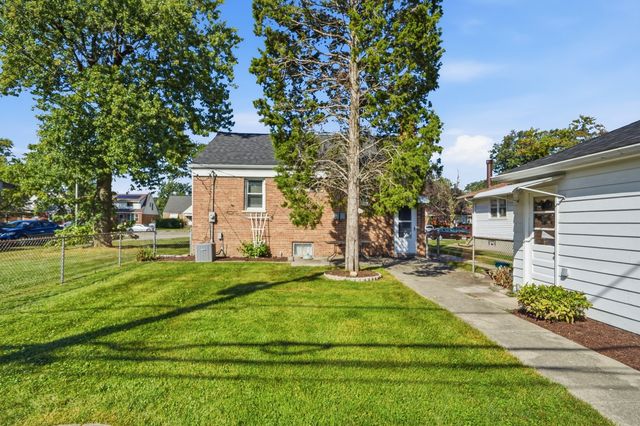 17617 Burnham Avenue, Lansing, IL 60438