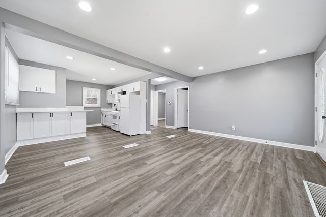 17617 Burnham Avenue, Lansing, IL 60438