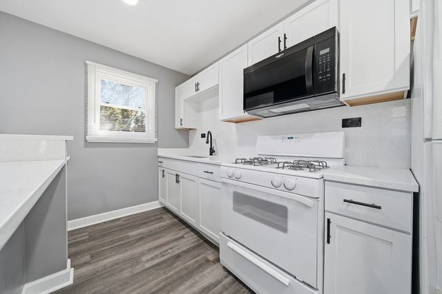 17617 Burnham Avenue, Lansing, IL 60438